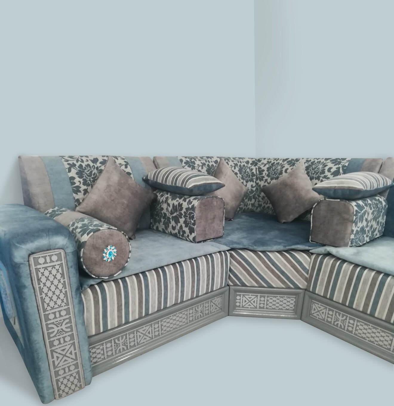 RAHA SEATS ™ – CUSTOM ARABIC SEATING
